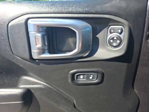 Certified 2023 Jeep Gladiator Willys image 19