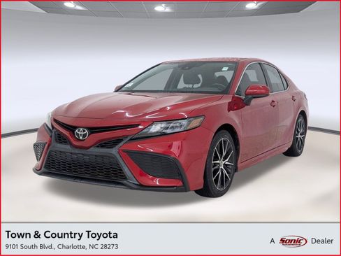 Used 2021 Toyota Camry SE image 1