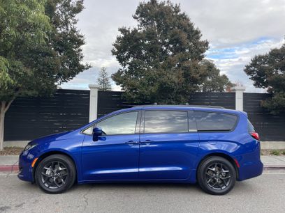 Used 2020 Chrysler Pacifica Limited w/ S Appearance Package