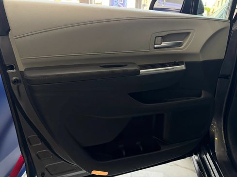Used 2024 Toyota Sienna XLE w/ XLE Plus Package FWD image 12