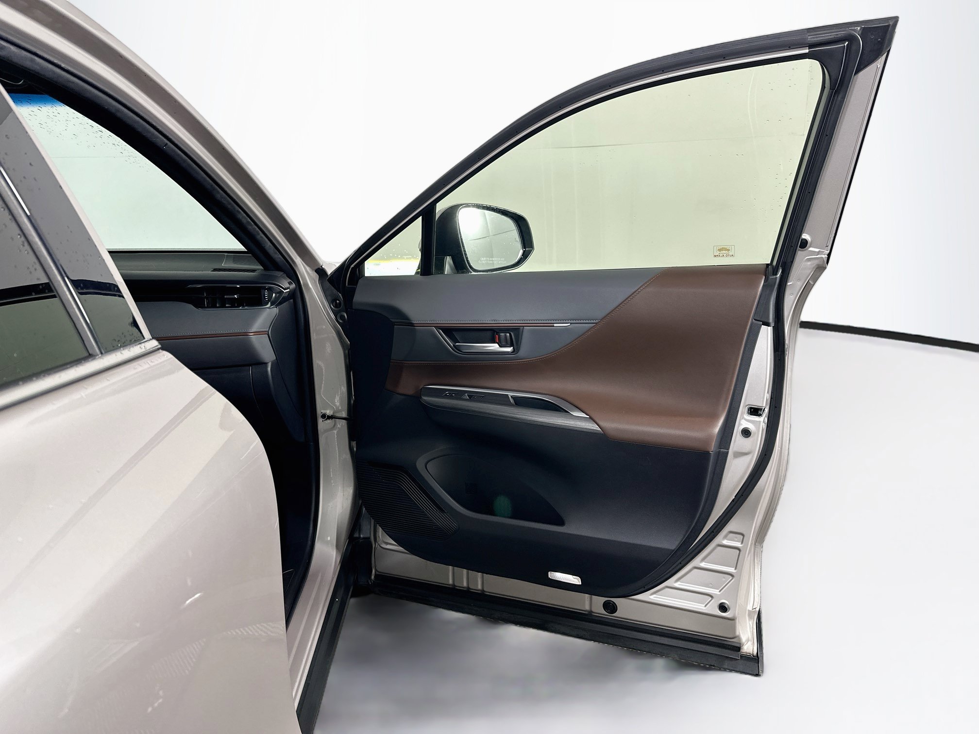 Used 2021 Toyota Venza Limited AWD/4WD image 32