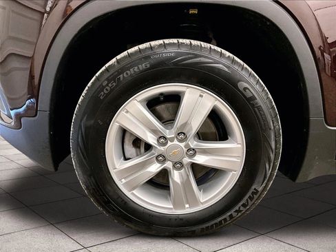 Used 2022 Chevrolet Trax LT w/ Driver Confidence Package image 8