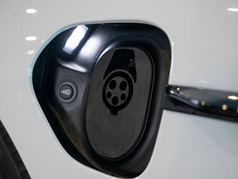 New 2025 Porsche Taycan image 15