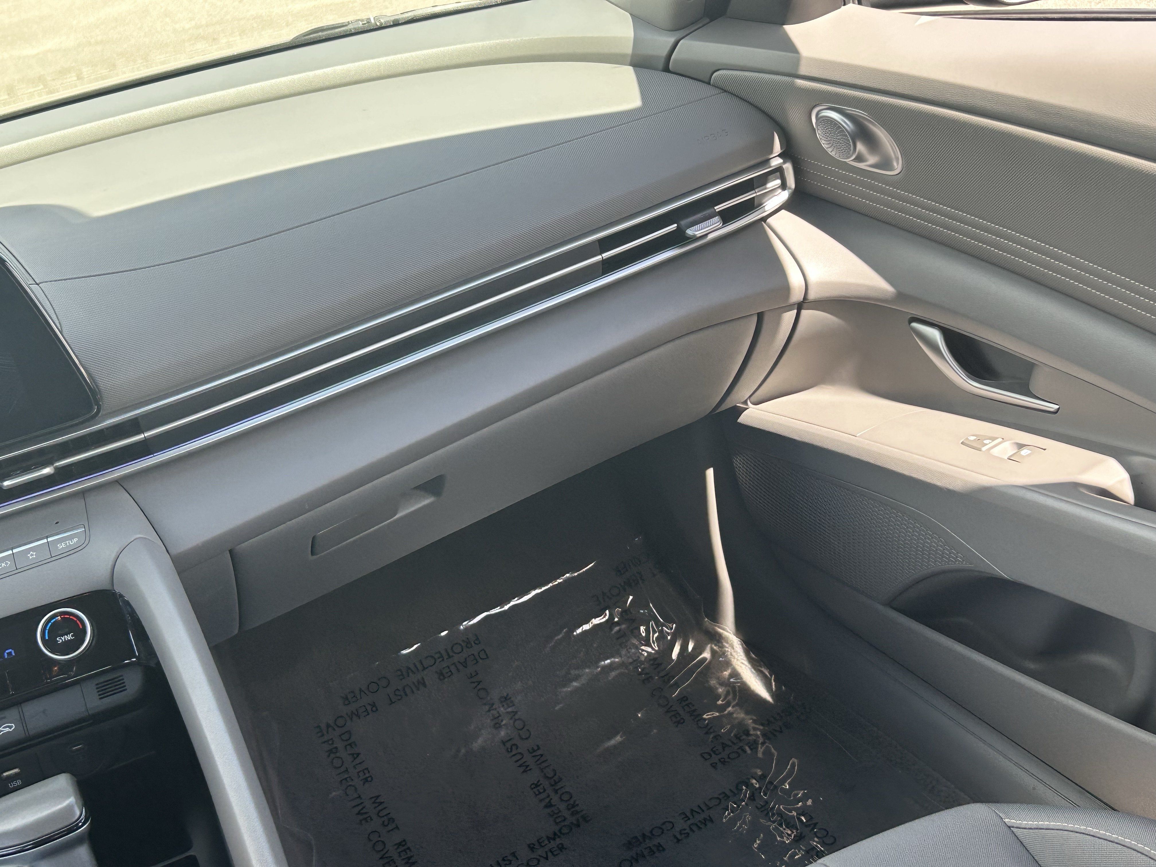 Used 2025 Hyundai Elantra SEL FWD image 17