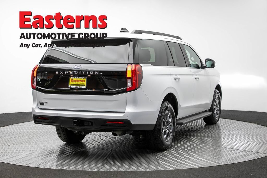 Used 2025 Ford Expedition Active AWD/4WD image 5