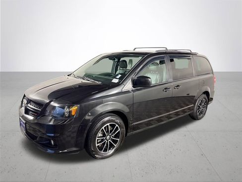 Used 2018 Dodge Grand Caravan GT image 2