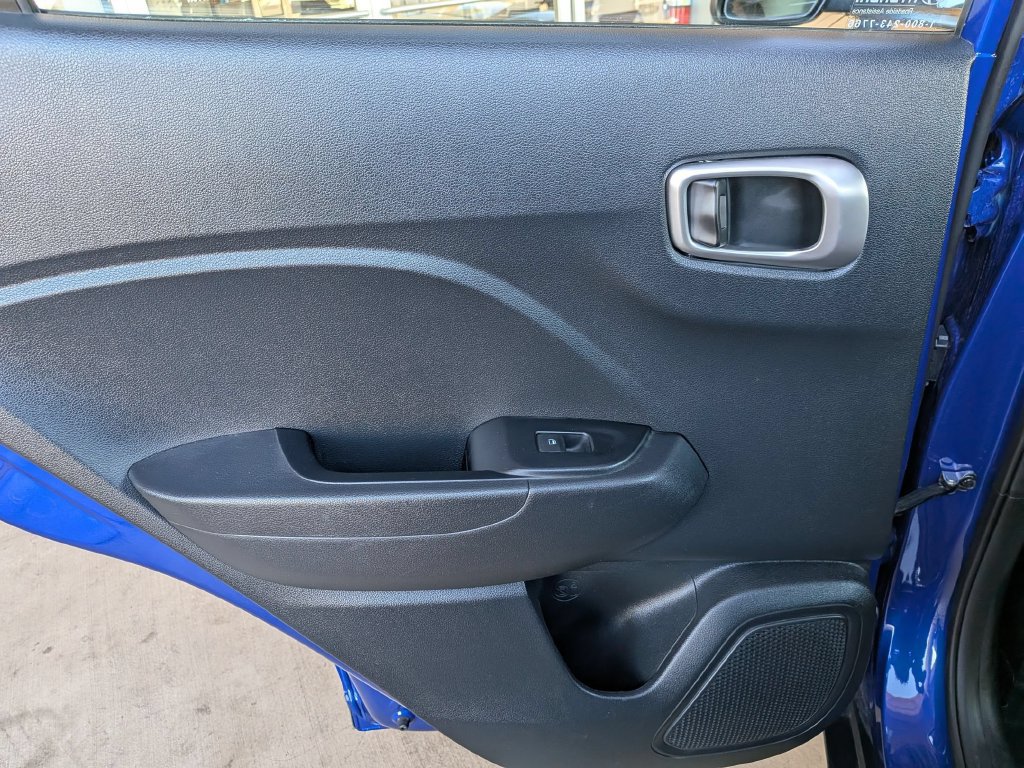 Used 2025 Hyundai Venue SEL FWD image 25
