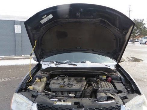 Used 2013 Dodge Avenger SE image 9