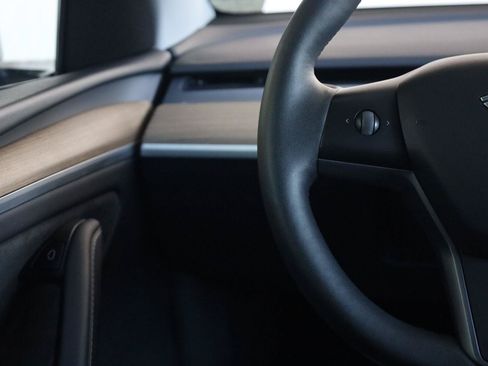Used 2023 Tesla Model Y Long Range AWD/4WD image 30