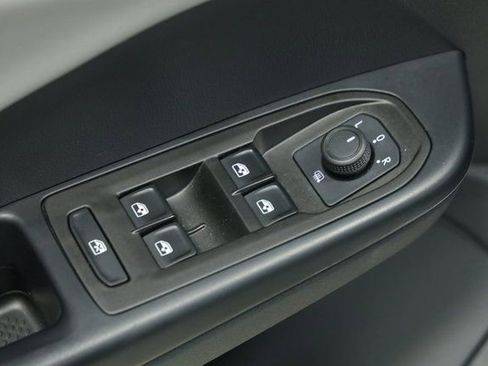 New 2024 Volkswagen Taos SE image 31