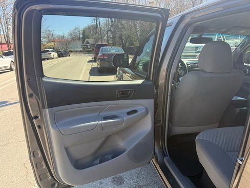 Used 2012 Toyota Tacoma 4x4 Double Cab w/ SR5 Pkg image 19