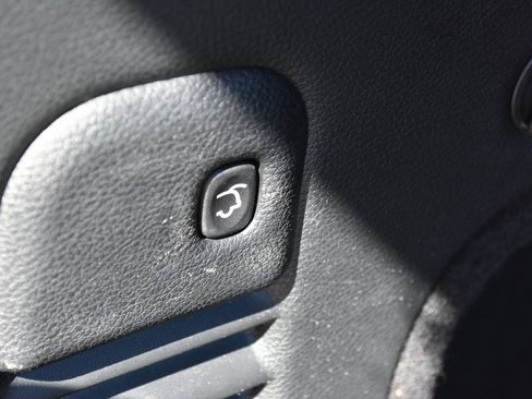 Used 2021 Jeep Grand Cherokee Limited image 36