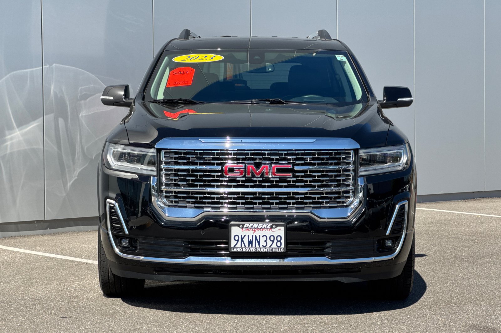 Used 2023 GMC Acadia Denali FWD image 8