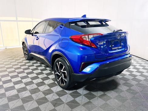 Used 2018 Toyota C-HR XLE FWD image 5