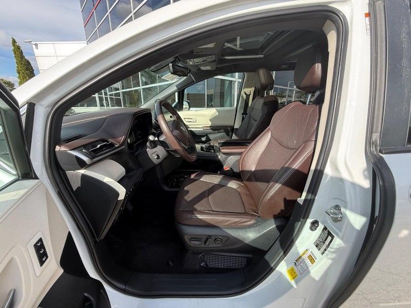 Used 2023 Toyota Sienna Platinum AWD/4WD image 28