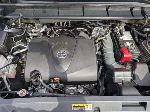 Used 2020 Toyota Highlander LE FWD image 22