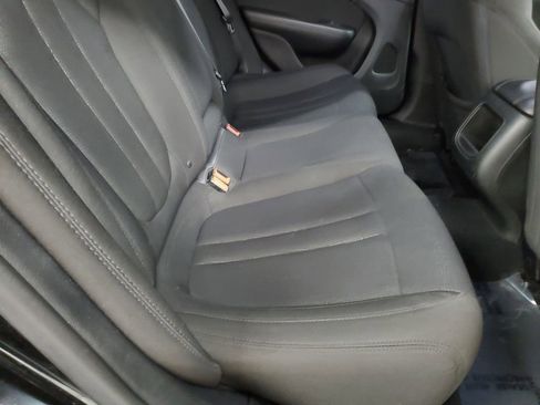 Used 2015 Chrysler 200 Limited image 20