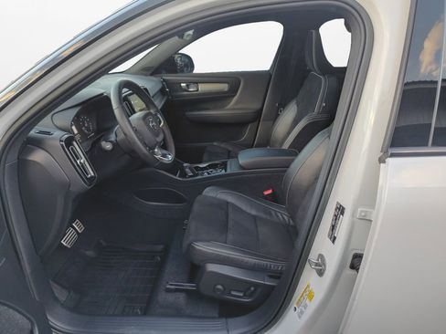 Used 2022 Volvo XC40 T5 R-Design w/ Advanced Package image 19