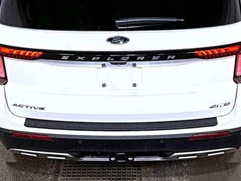 Used 2026 Ford Explorer Active w/ Active Comfort Package AWD/4WD image 9