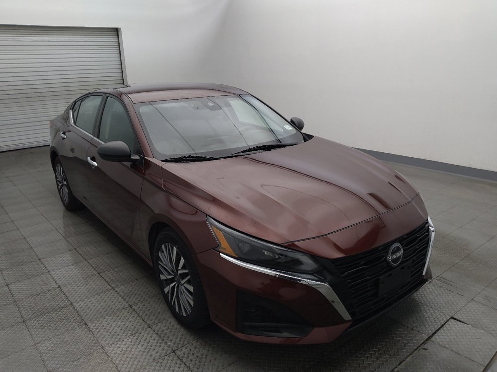 Used 2025 Nissan Altima 2.5 SV FWD image 13