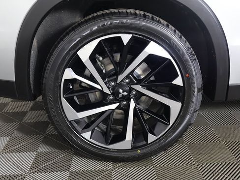 Used 2024 Mitsubishi Outlander SE image 25