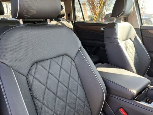 Used 2025 Volkswagen Atlas SEL Premium R-Line image 20