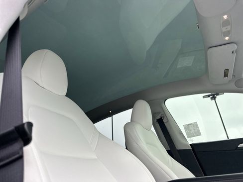 Used 2023 Tesla Model Y Long Range image 18