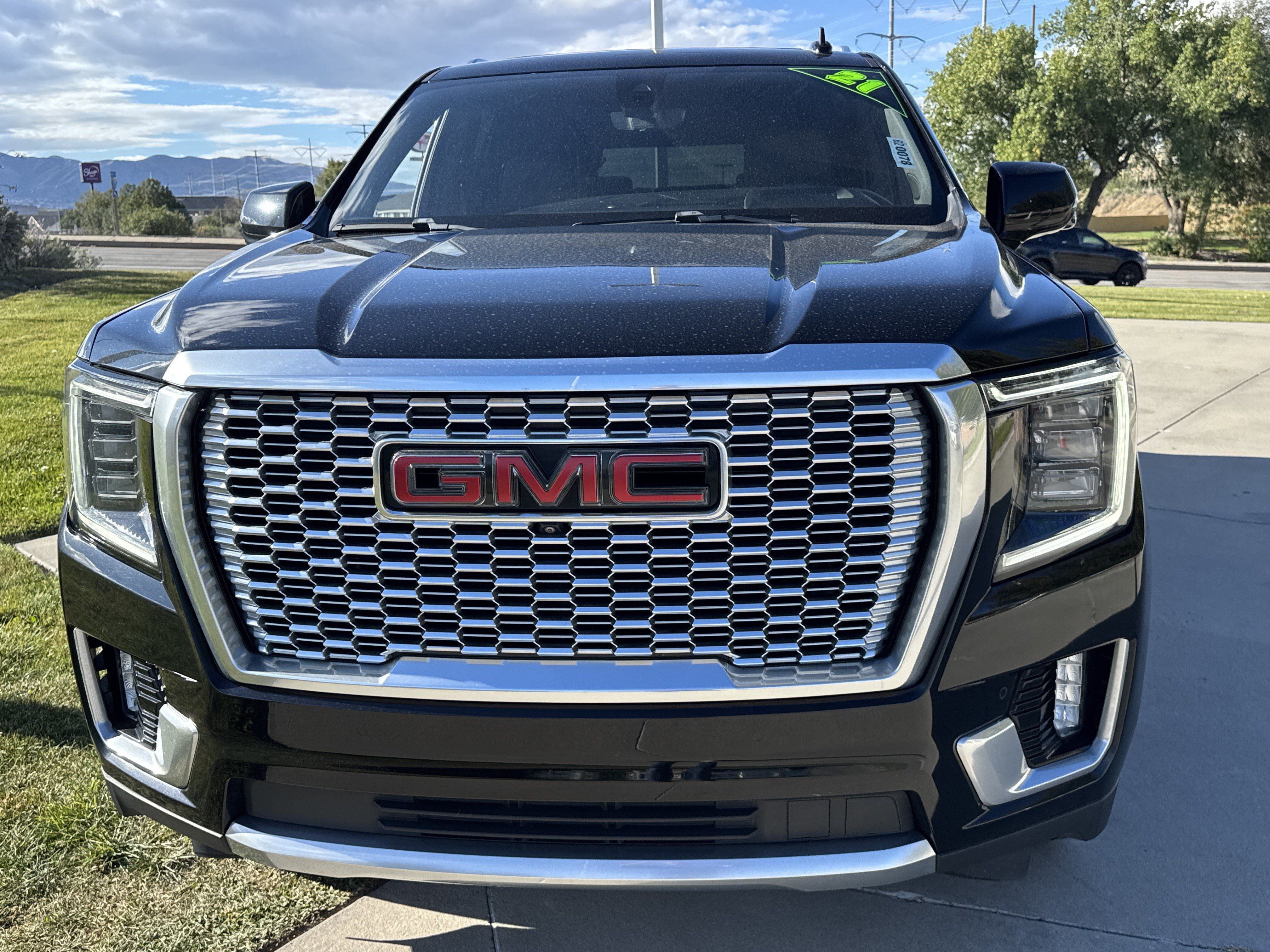 Used 2021 GMC Yukon Denali w/ Denali Ultimate Package AWD/4WD image 8