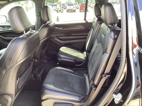 Used 2025 Jeep Grand Cherokee L Laredo RWD image 14