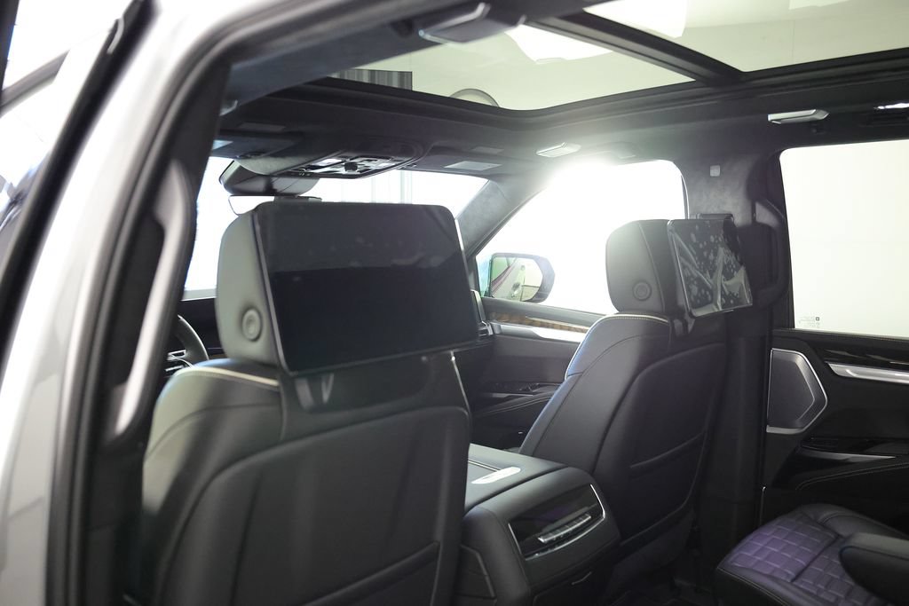 Used 2026 Cadillac Escalade Platinum Sport w/ LPO, ONYX Package AWD/4WD image 17