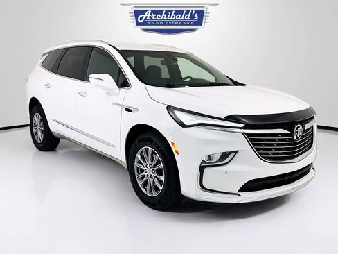 Used 2023 Buick Enclave Essence image 1