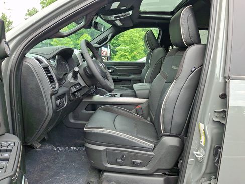 New 2026 RAM 2500 Laramie AWD/4WD image 9