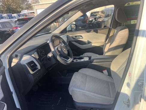 Used 2023 Nissan Rogue SV image 6