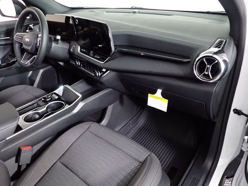 New 2026 Chevrolet Equinox LT FWD image 34