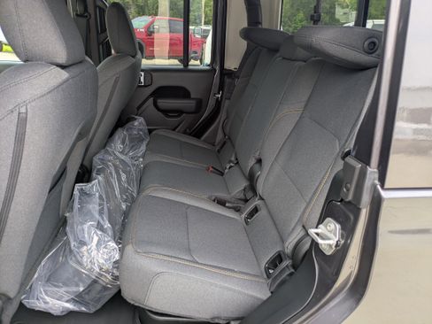 New 2025 Jeep Gladiator Sport image 10