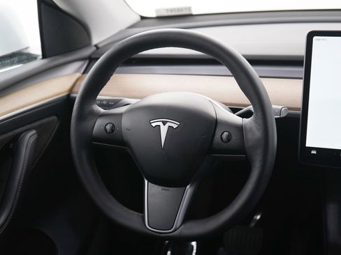 Used 2023 Tesla Model Y Long Range AWD/4WD image 14