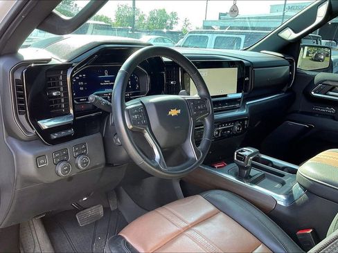 Used 2023 Chevrolet Silverado 1500 High Country w/ High Country Premium Package image 5
