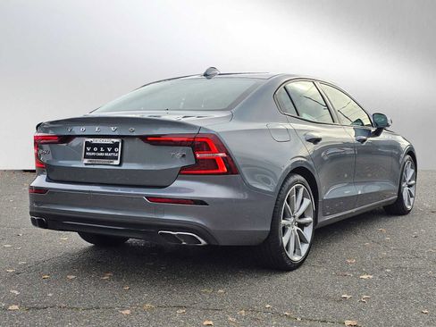 Certified 2021 Volvo S60 T6 Momentum w/ Premium Package image 7