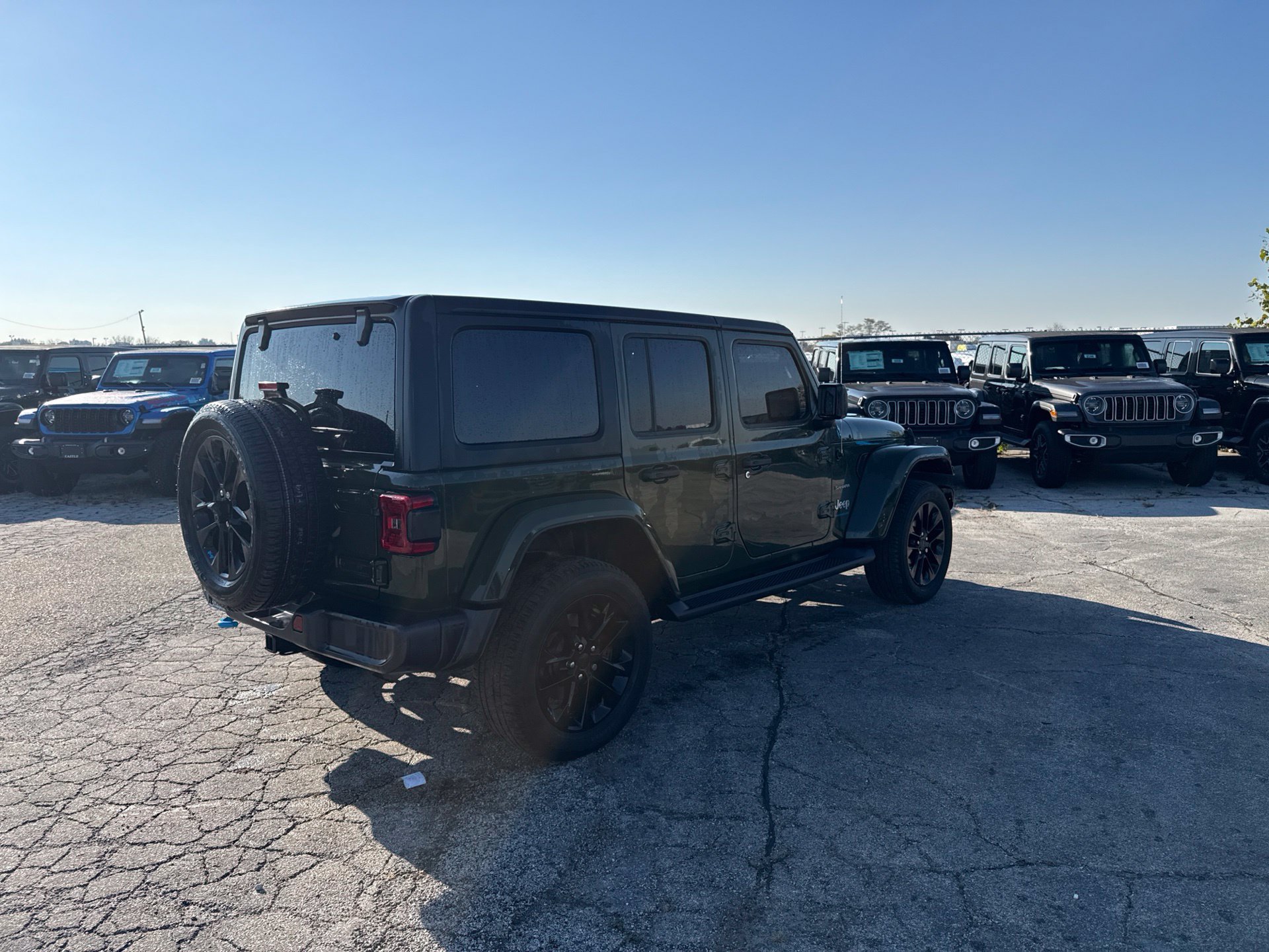 Used 2023 Jeep Wrangler Unlimited Sahara w/ Cold Weather Group AWD/4WD image 6
