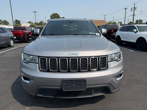 Used 2019 Jeep Grand Cherokee Laredo AWD/4WD image 2