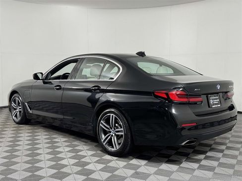 Used 2021 BMW 530e xDrive w/ Premium Package image 8