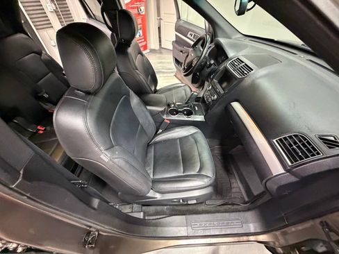 Used 2016 Ford Explorer XLT w/ Equipment Group 202A AWD/4WD image 40