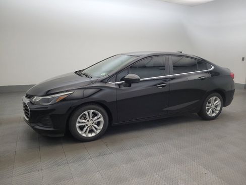Used 2019 Chevrolet Cruze LT FWD image 2