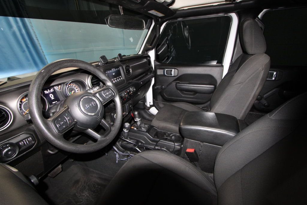 Used 2022 Jeep Wrangler Unlimited Sport AWD/4WD image 2