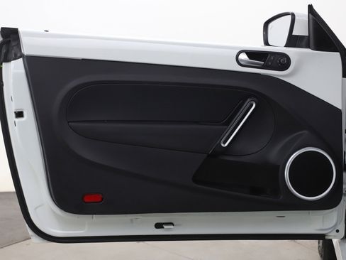 Used 2019 Volkswagen Beetle 2.0T SE image 17