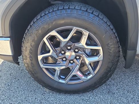 Used 2025 GMC Sierra 1500 SLE w/ Preferred Package AWD/4WD image 5