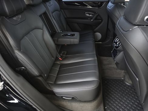 Used 2018 Bentley Bentayga AWD/4WD image 25