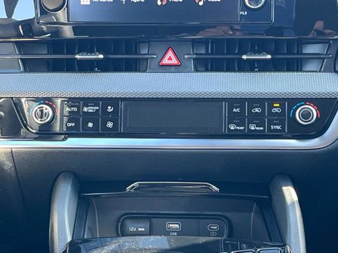 New 2025 Kia Sportage LX FWD image 15