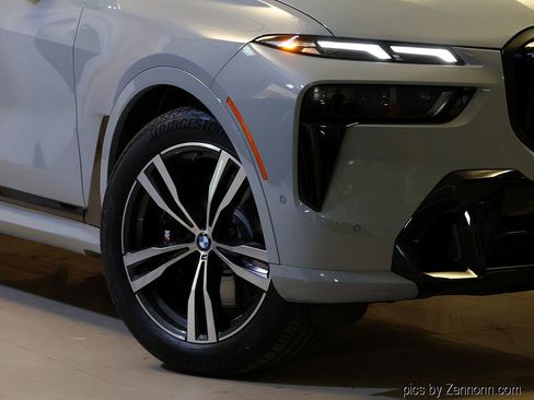 New 2026 BMW X7 xDrive40i w/ M Sport Package AWD/4WD image 3