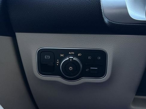 Used 2021 Mercedes-Benz GLB 250 4MATIC w/ Premium Package image 48